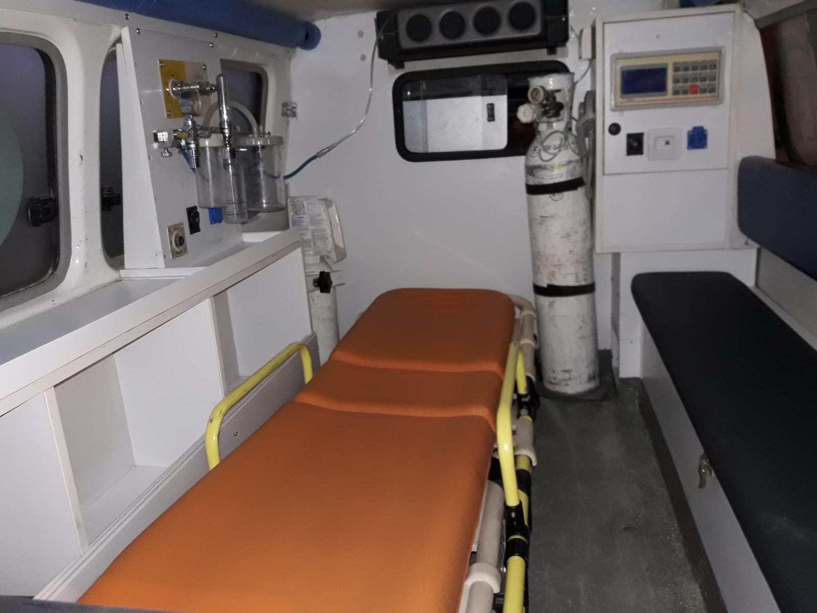 Cabine médicale intérieure 4x4 - Réanimation et oxygénothérapie